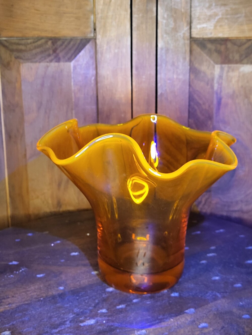 Amberina Glass Ruffle Vase - Picture 4 of 15